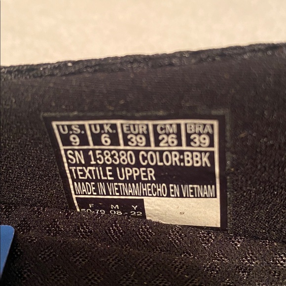 Skechers Air-Cooled Black Mesh Slip-Ons…size 9 - Picture 8 of 9